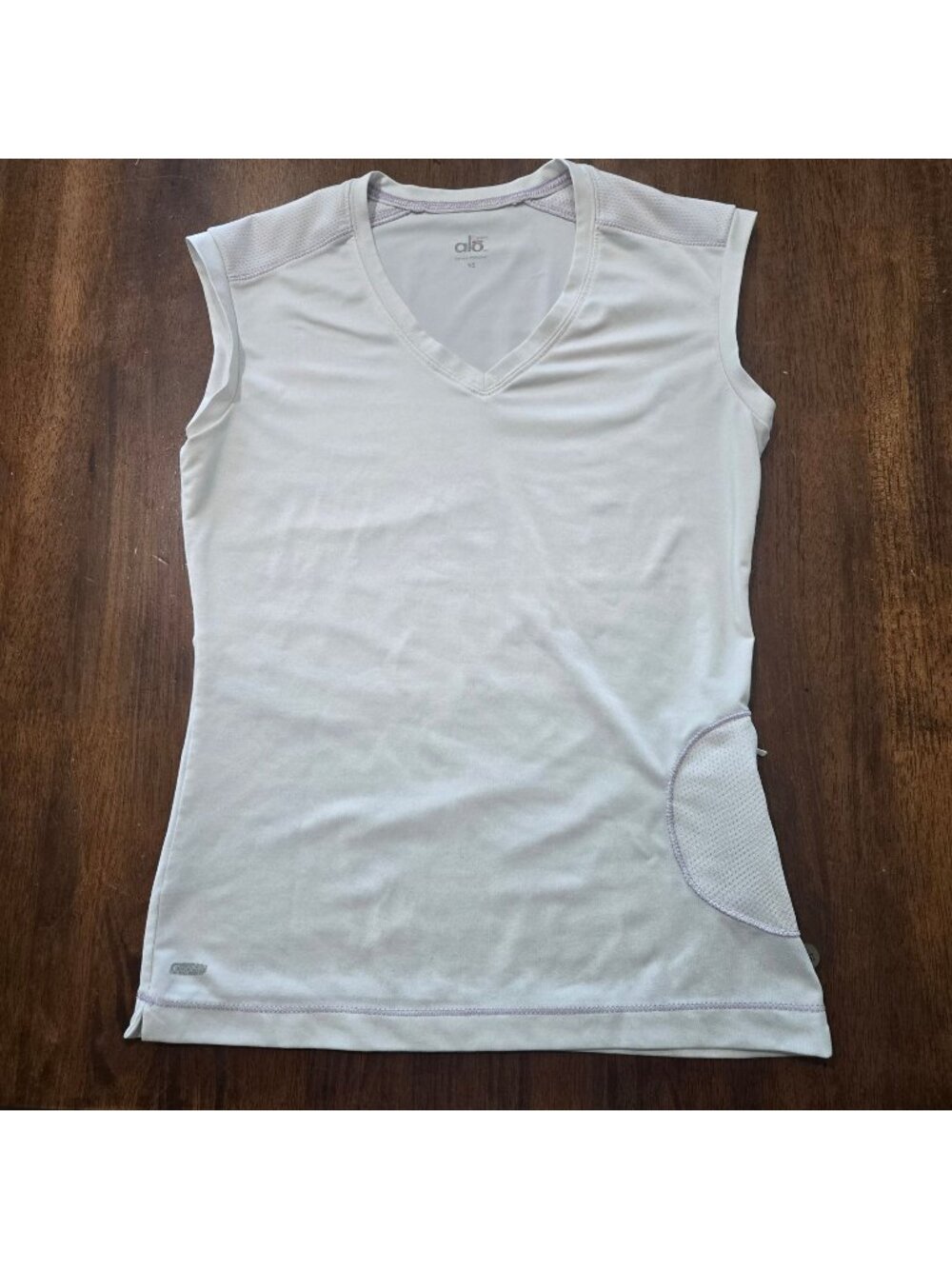 VINTAGE Alo Yoga Coolfit V-Neck Tank Top Womens Sz XS (26-0177)